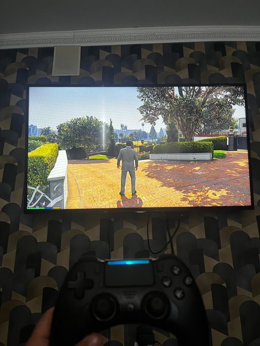 Продам ps4 FAT + 3 джойстика