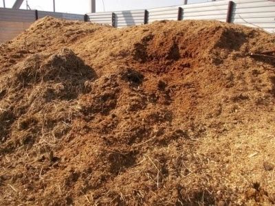 Навоз конский с опилками.