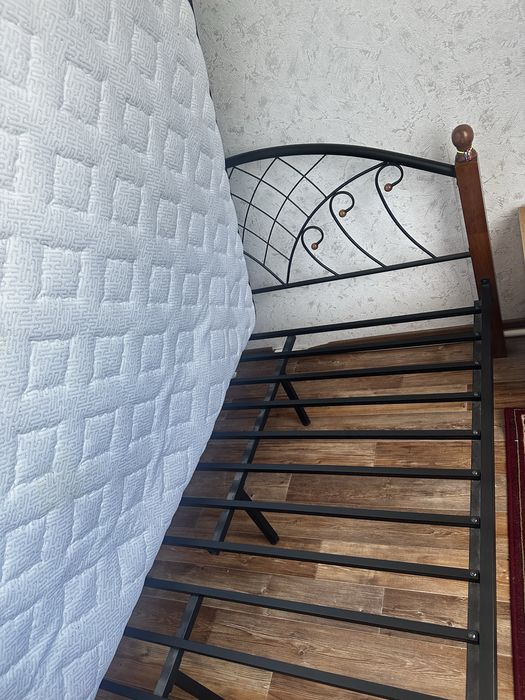 Продаю кровать 1,5 спальную