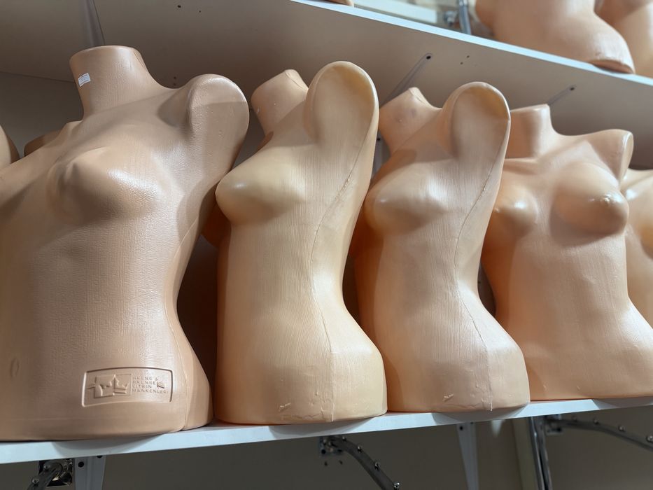 Продам моникены для женской одежды