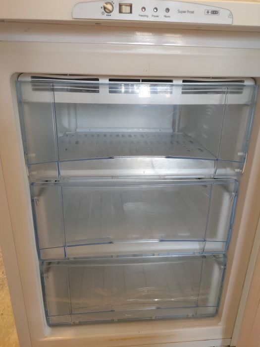 Морозилка продам