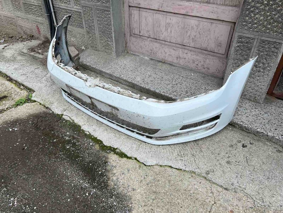 Предна бяла броня за VW Golf 7 - с леки щети