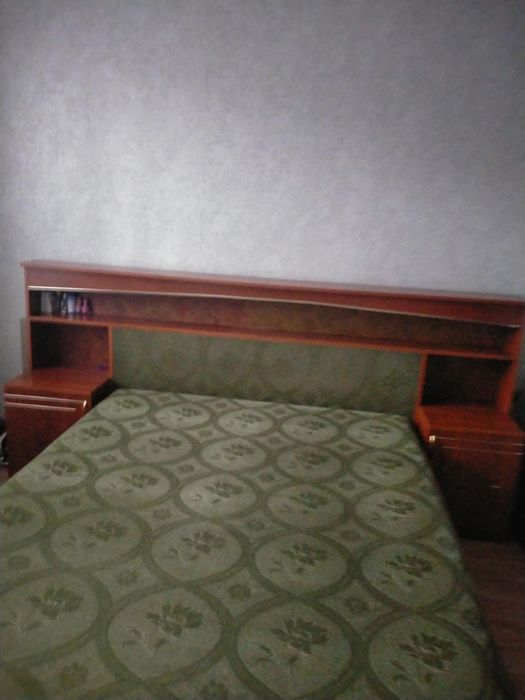 Продам кровать с тумбочками