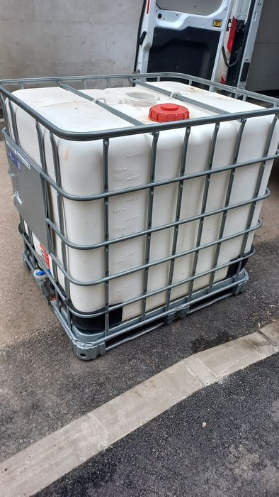 Bazin cub 1000L butoaie butoi