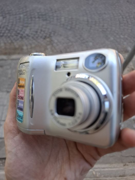 Компактен дигитален фотоапарат NIKON COOLPIX 3200