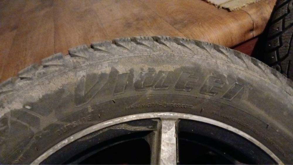 Продам комплект зимних шин с дисками