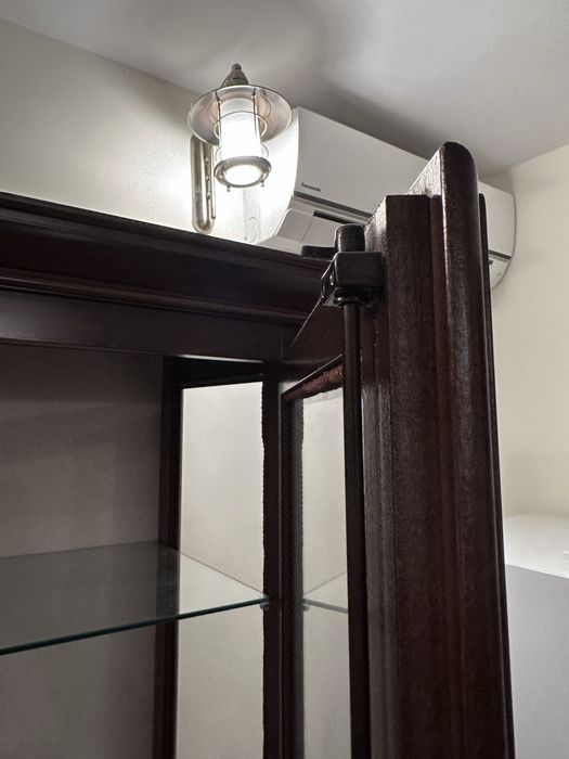 Шкаф масив витрина