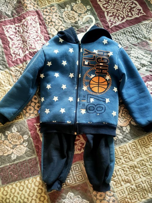 Костюм на мальчика 2-3 года