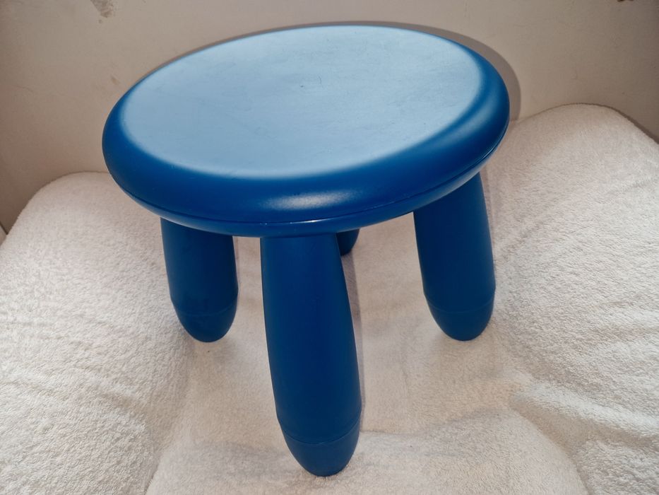2бр Табуретки за деца - синя и бяла, без забележки