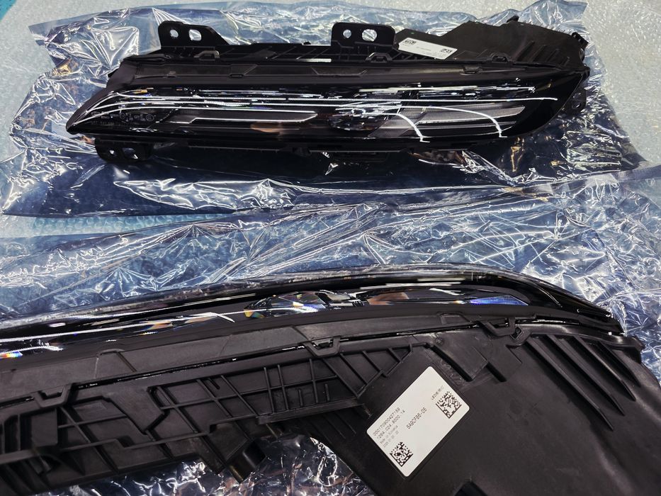Faruri BMW Seria 7 G70 / i7 Crystal Swarovski SET OEM BMW NOI Europa