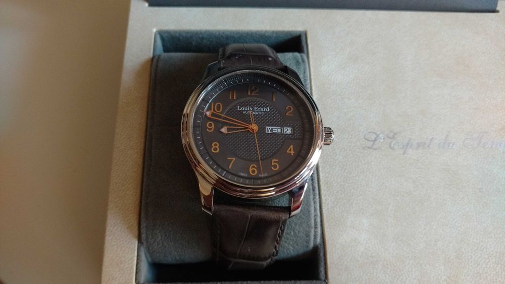 Louis Erard Heritage Day-Date автоматичен ръчен часовник