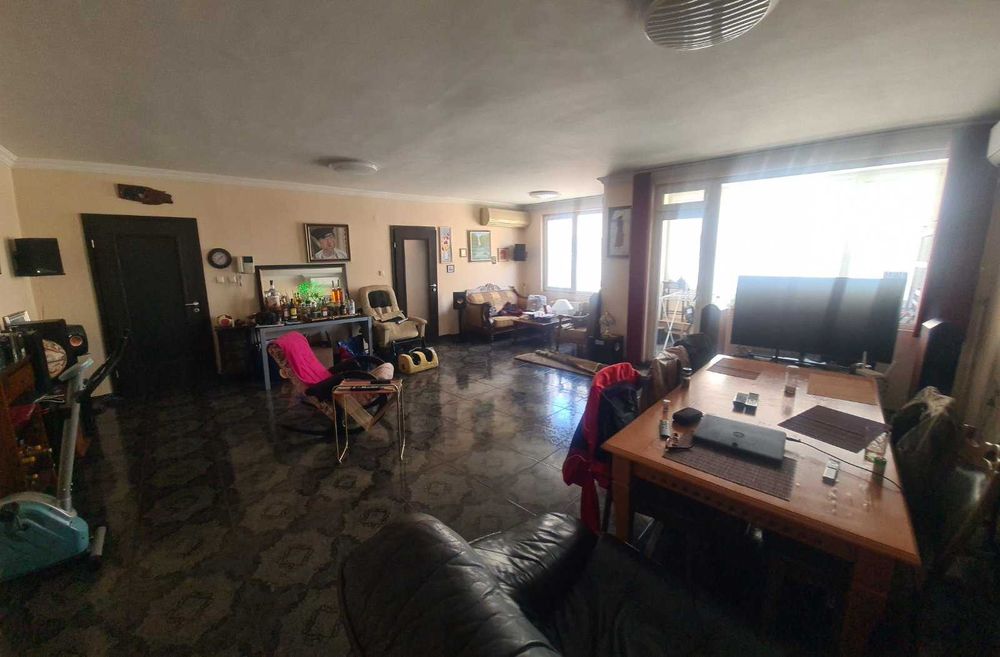 Дава се под наем Тристаен апартамент в София, Хладилника - 135 кв.м за 438000 € - Снимка #1