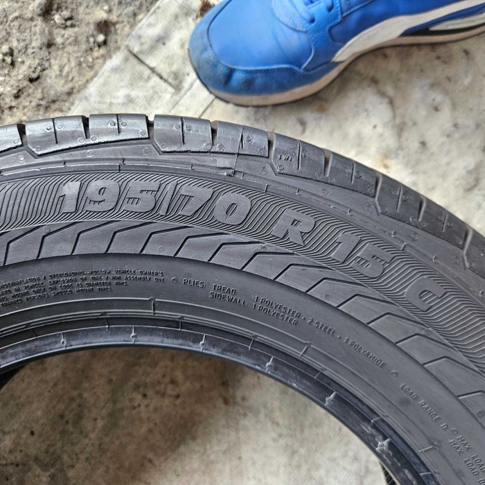 2 летни бусови гуми 195/70R15C Semperit Van-Life 2 104/102S DOT4922