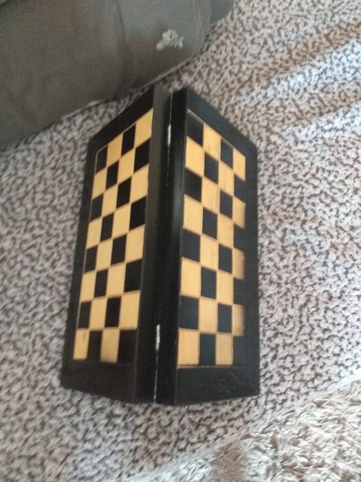 Cutie de sah table cu piese de table