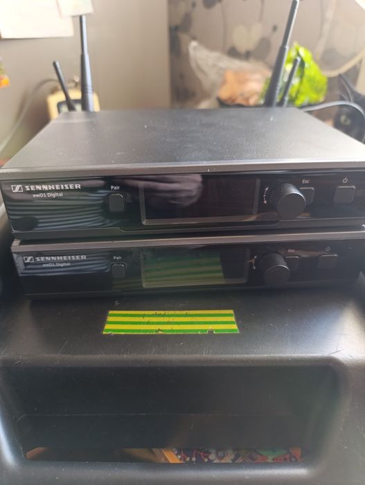 Продам два радио микрофона Sennheiser Ew d1