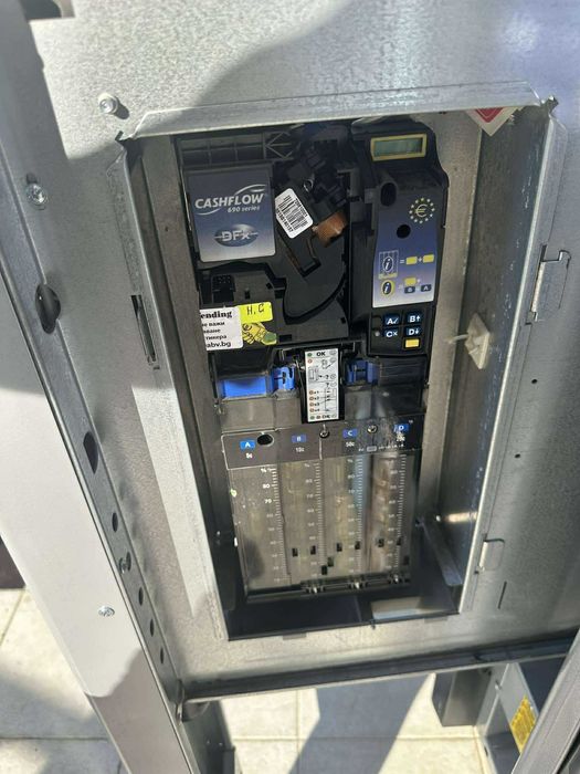 Вендинг автомат пакетирани стоки и напитки СПЕШНО