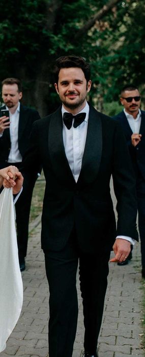 Costum ceremonie Men's Cave