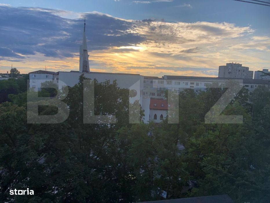 Apartament 3 camere decomandat , 70 mp. , bloc cu lift , zona M15