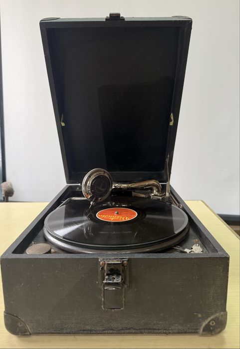 Patefon Paillard MIGA(din dotarea trupelor germane)