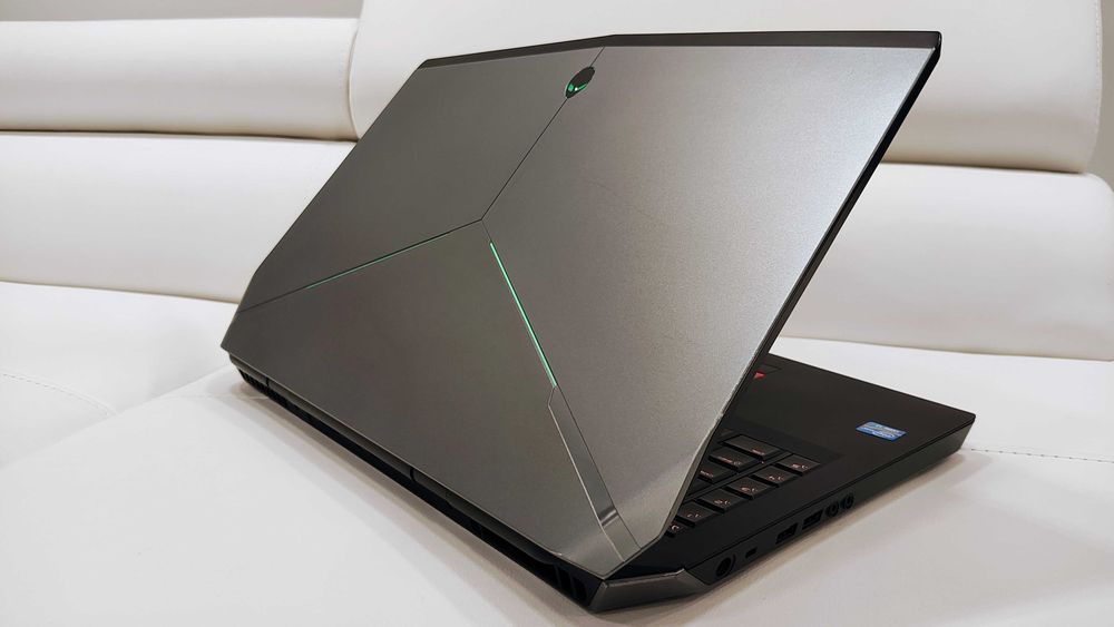 Laptop gaming ALIENWARE, intel core i7, display de 17,3 inch , video nvidia geforce