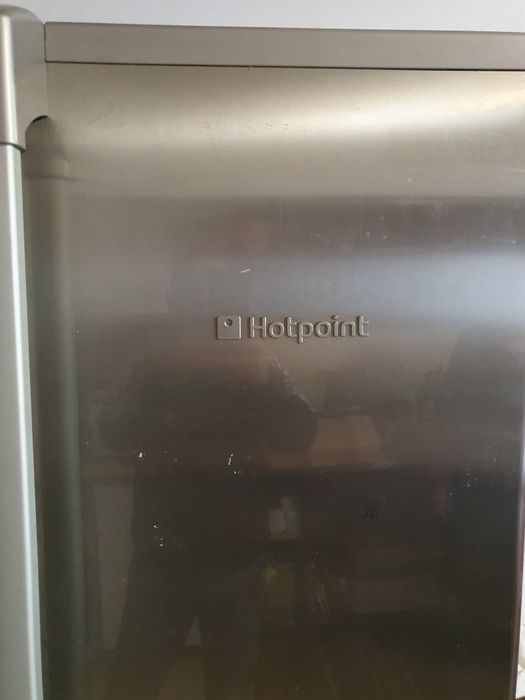 Продавам хладилник Hotpoint