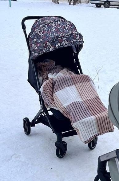 Продам детскую прогулочную коляску