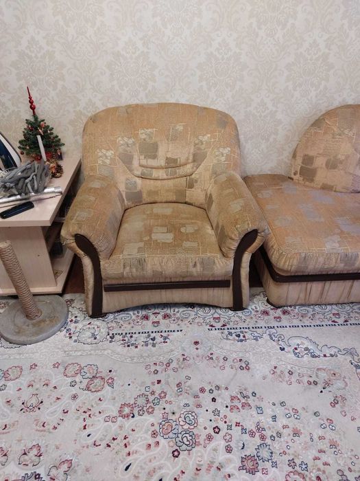 Продам угловой диван и кресло Б/У