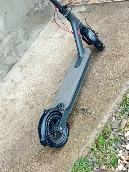 Vând  Trotineta electrica  instare bună