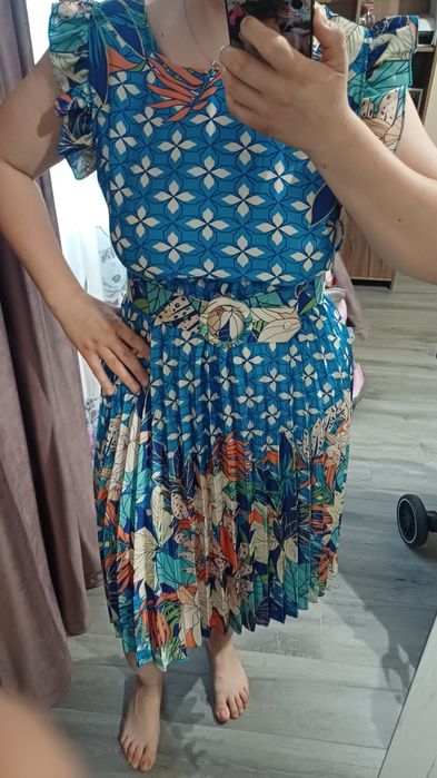 Rochie florala mărimea L,purtata o singură  dată!