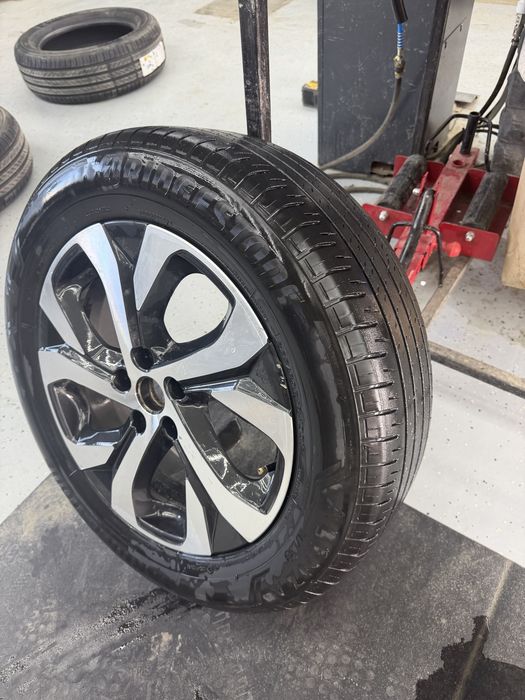 Шины 4шт Bridgestone 225/60R18