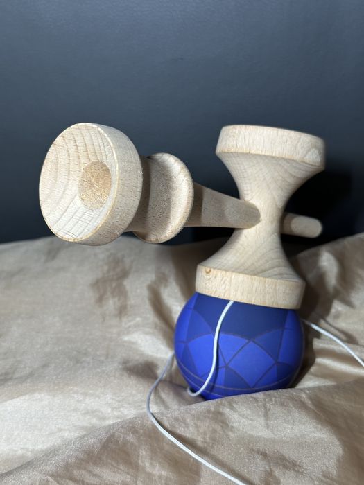 Vand Kendama Sweets Christian Fraser GEM Sapphire  grip Antiskid