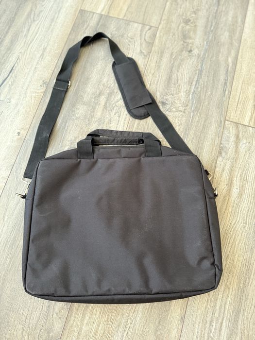 Чанта за лаптоп или документи.