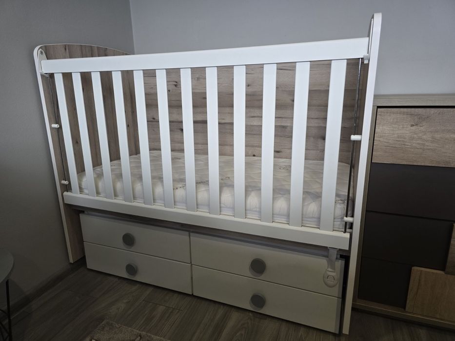 Бебешка кошара / легло с подвижна решетка на три нива в цвят