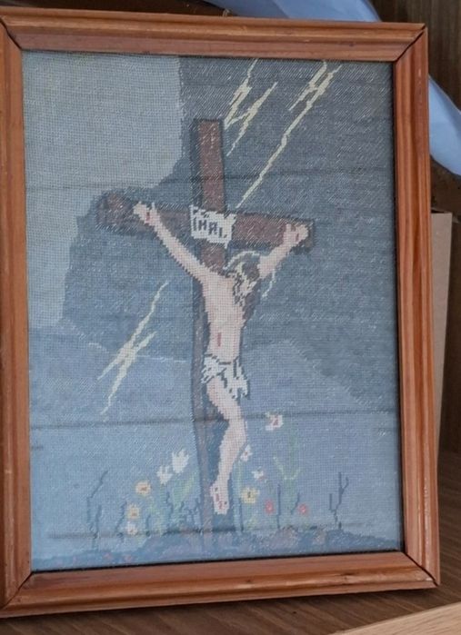 Ръчно шит  старитен гоблен – Разпятие Христово