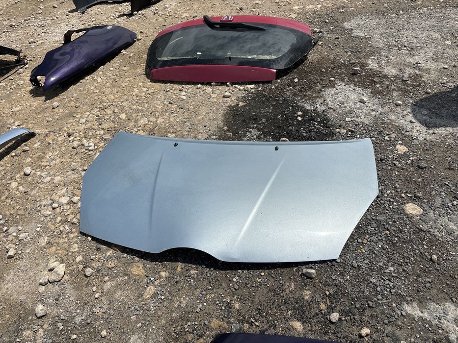 Предни капаци за Тойота Корола Версо 2004- 2008г