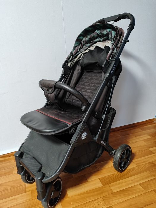 Продаю прогулочную коляску