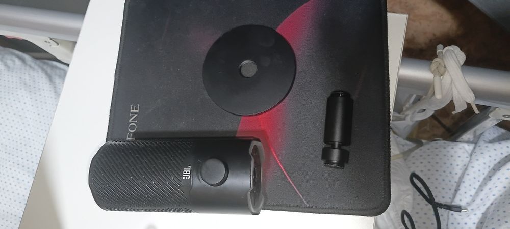 Игравой микрафон jbl quantum stream