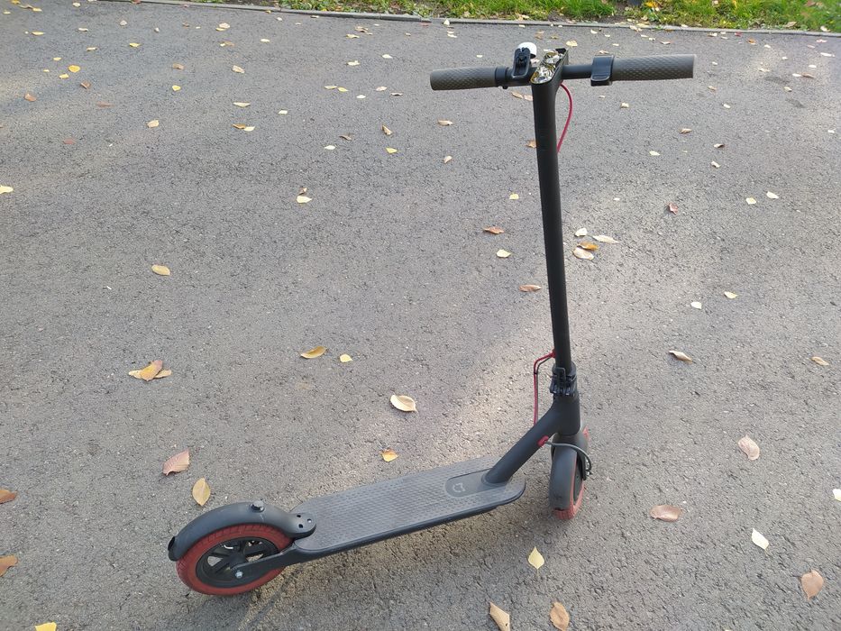 Самокат Xiaomi б/у 3 года торг