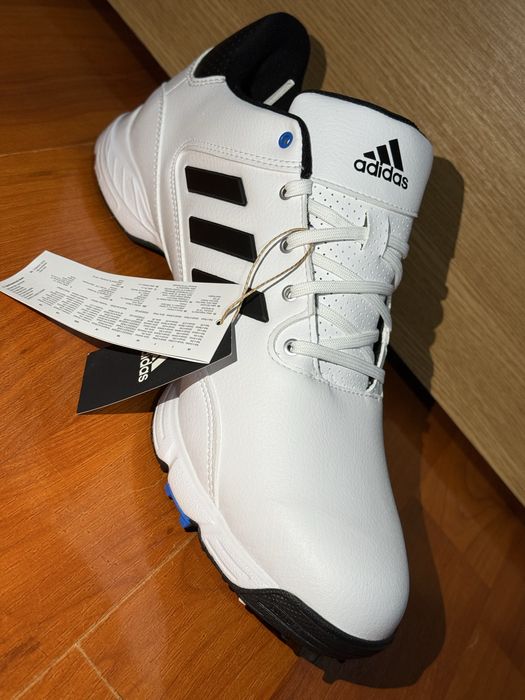 Vând adidași de golf