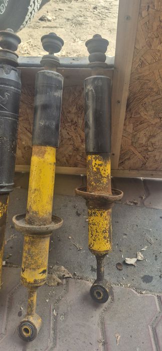 Продам комплект амортизаторов