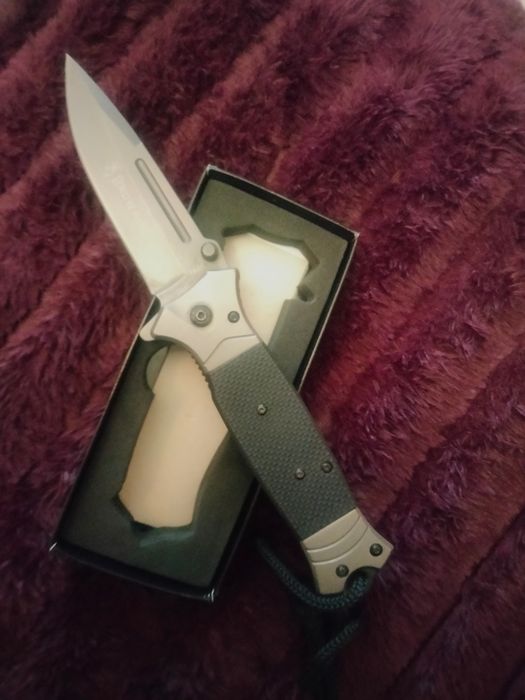 Масивен полуавтоматичен нож