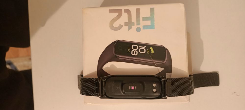 Смарт часы-браслет за 8 000