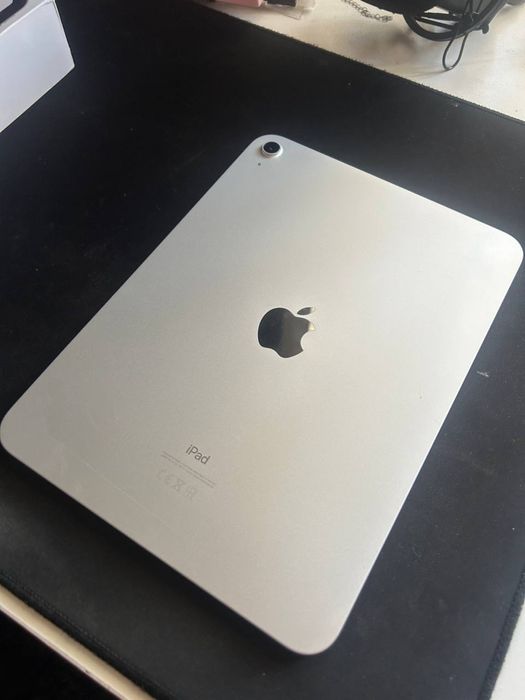 iPad 10.9 64гб 22 года