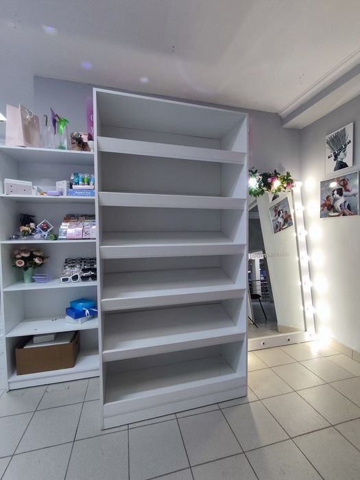 Продам  шкаф книжный