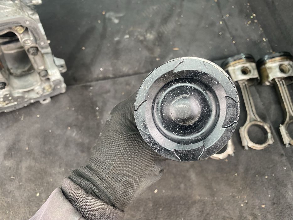 Бутала с биели и лагери D4FE 1.6 Kia/Hyundai