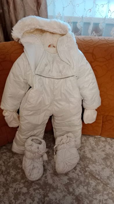 Продам комбинезон,куртка зима на девочку