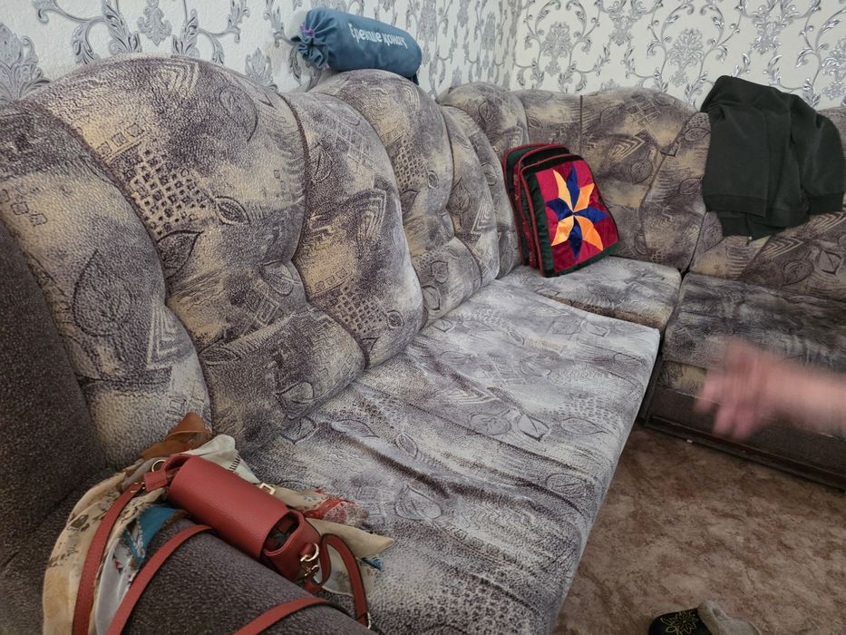 Отдам бесплатно угловой диван