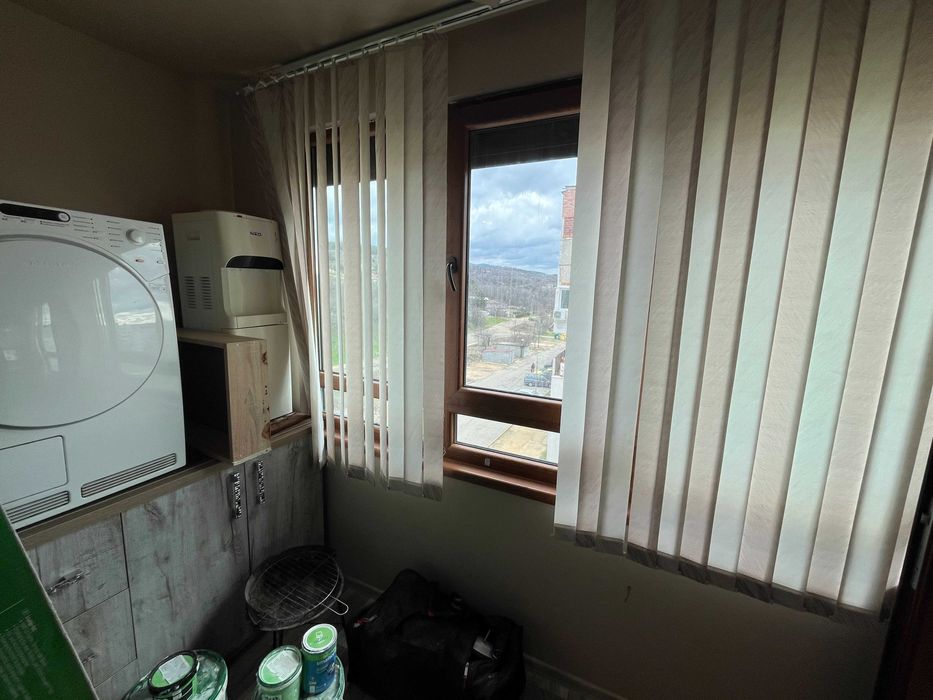 Продаваме просторен 3-стаен апартамент в ж.к. Изток, бл. 41