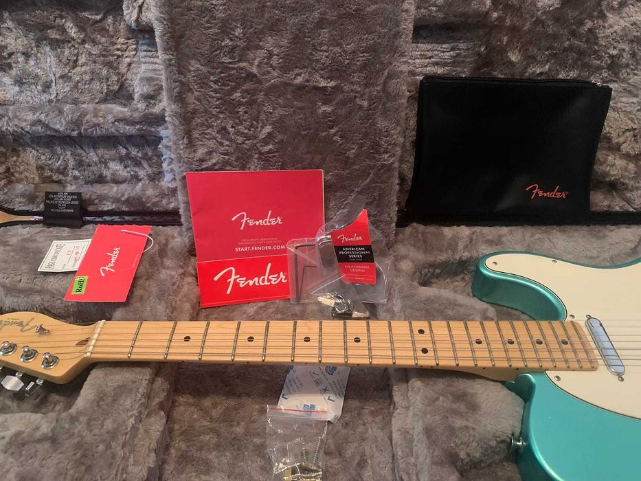 Fender American Pro Telecaster cu Bigsby Bucuresti Sectorul 3 • OLX.ro