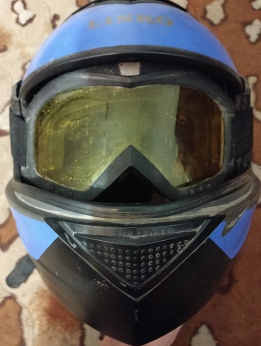 Продам шлем с очками